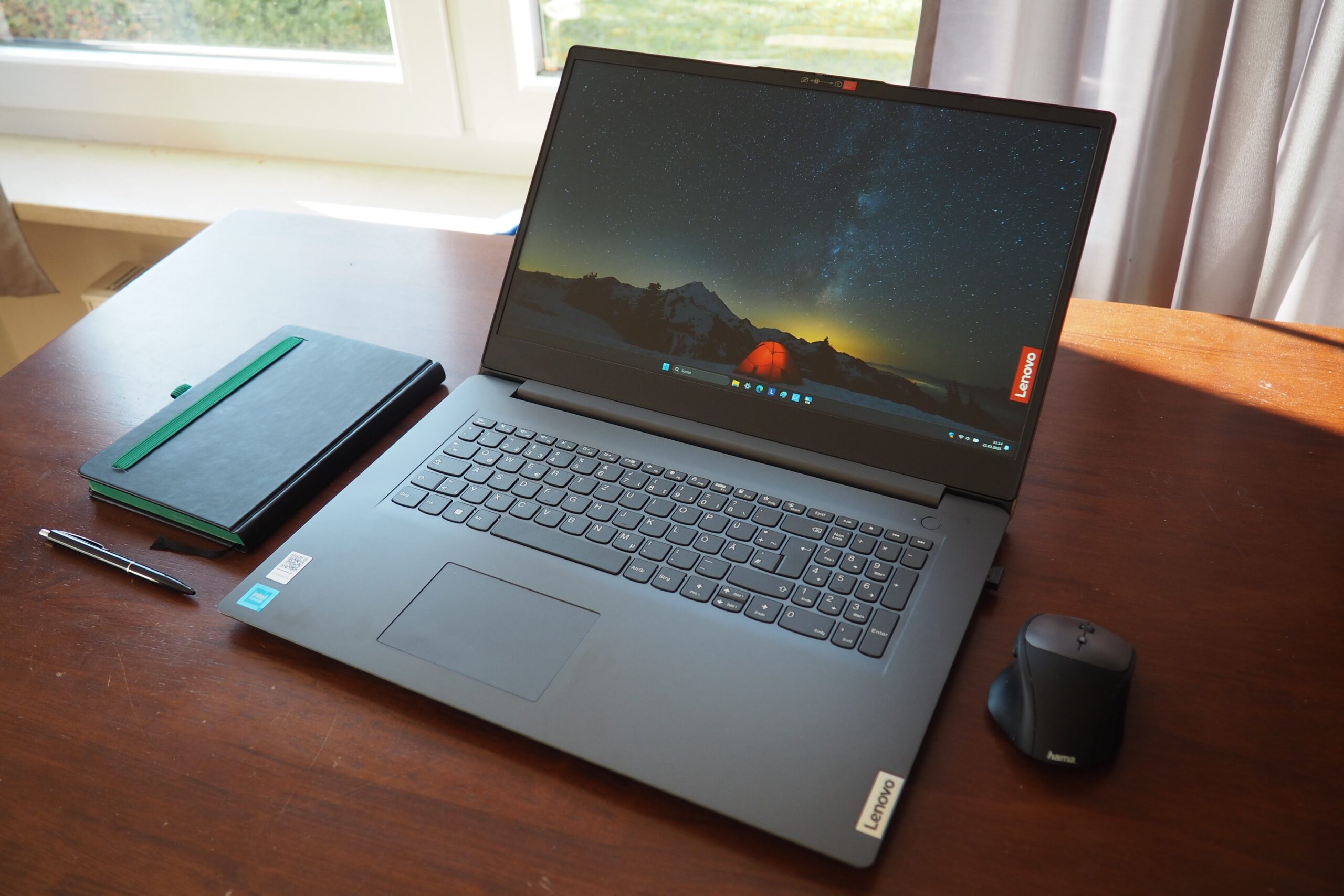 Lenovo V17 G4 test: Versatile and affordable notebook with surprising screen
